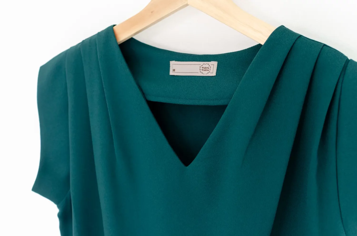 Alternative view of MT3100 Classic Sleeveless Blouse – Emerald Green