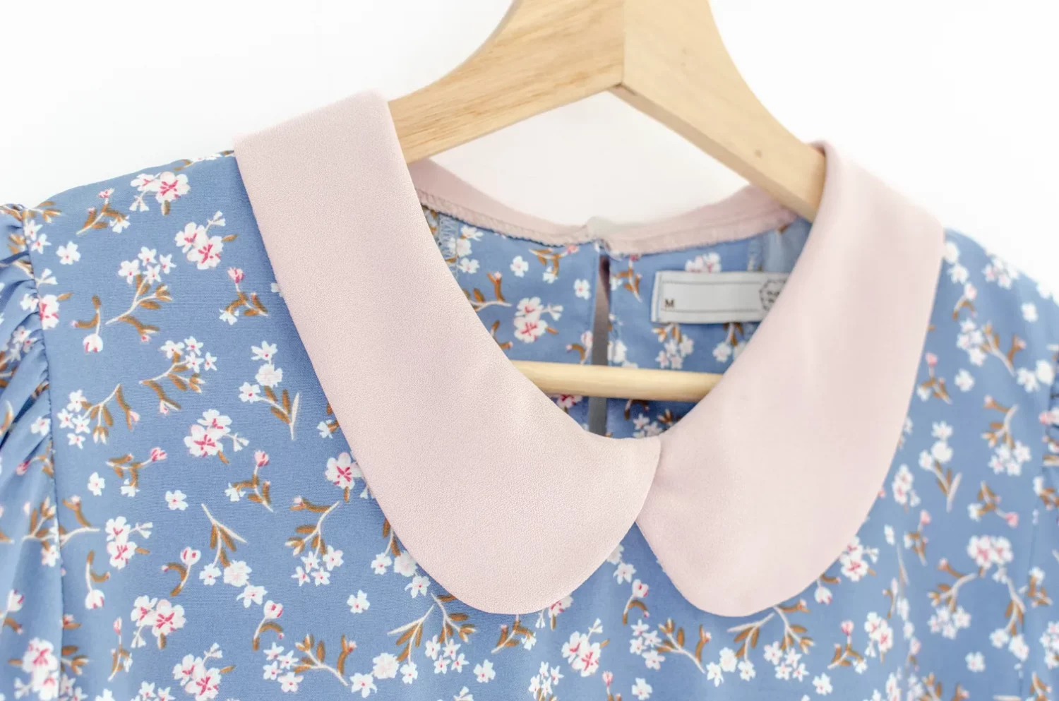 Alternative view of MT5040 Overlap Collar Floral Blouse – Blue-Soft Pink