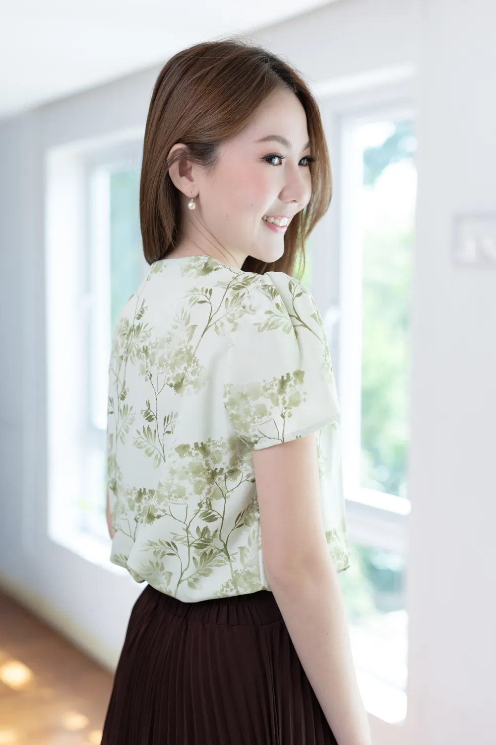 MT0601 V-Collar Twigelle Blouse – Pistachio Green - Image 5