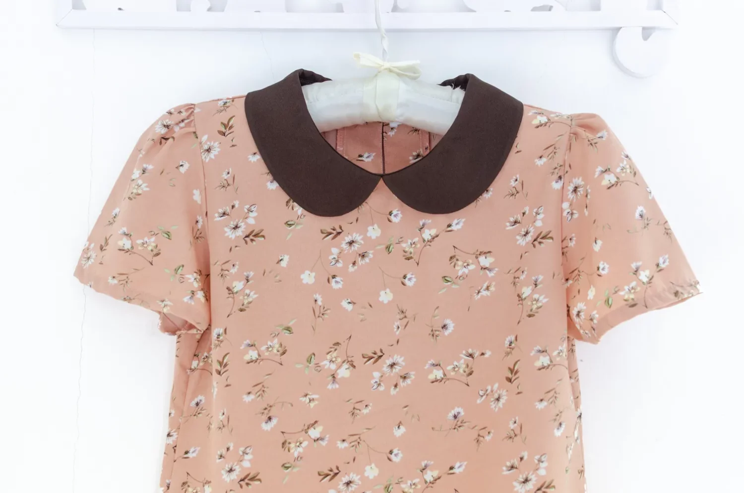 Alternative view of NT2430 Peter Pan Collar Flower Blouse – Peach-Brown