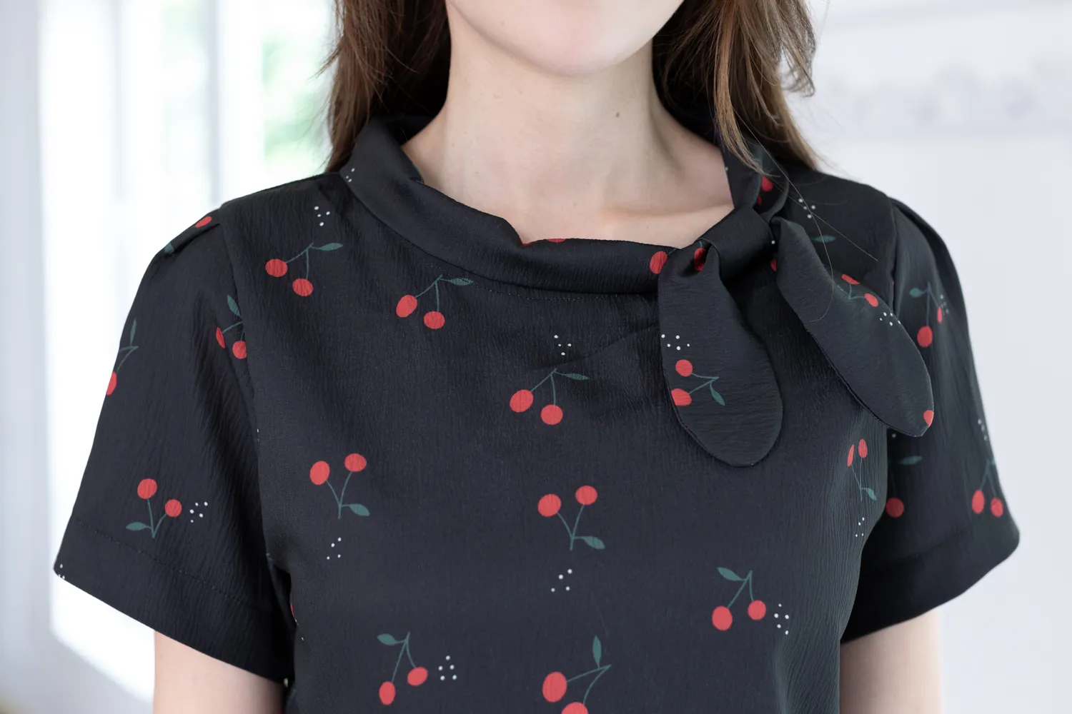 Alternative view of MT5139 Cherry Side Bow Crinkled Blouse – Black