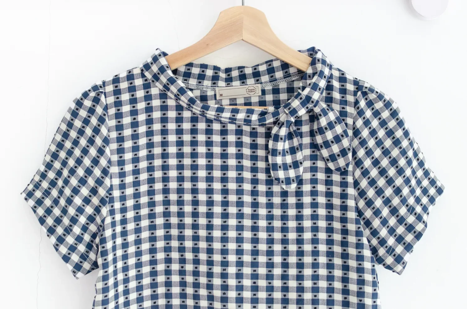 Alternative view of MT5139 Textured Gingham Side Bow Blouse – Blue