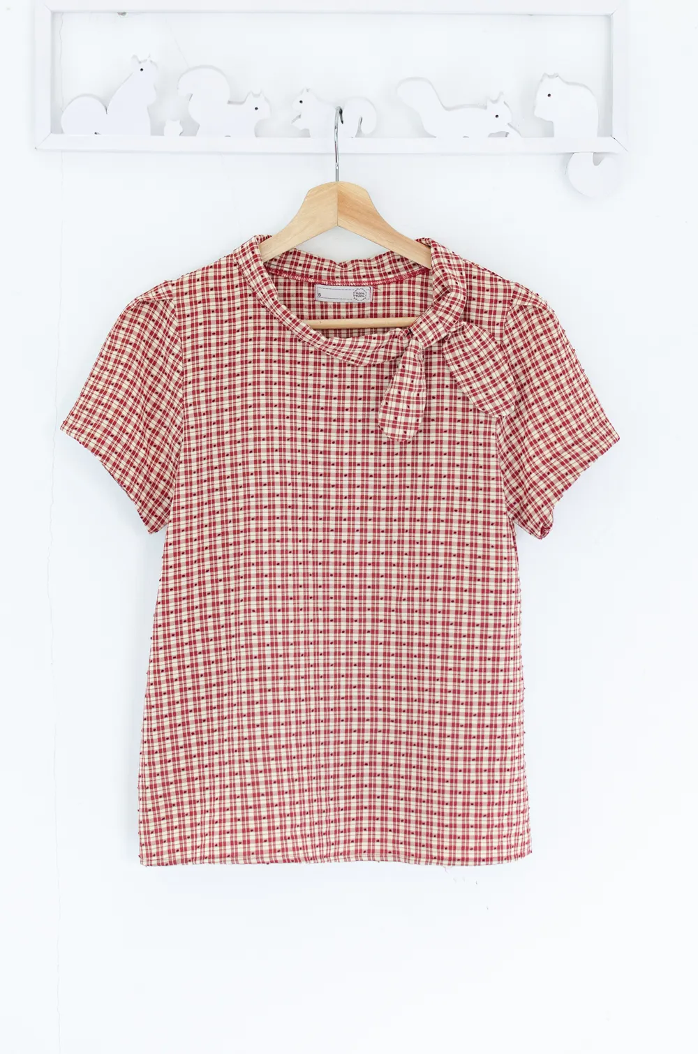 Alternative view of MT5139 Textured Gingham Side Bow Blouse – Red