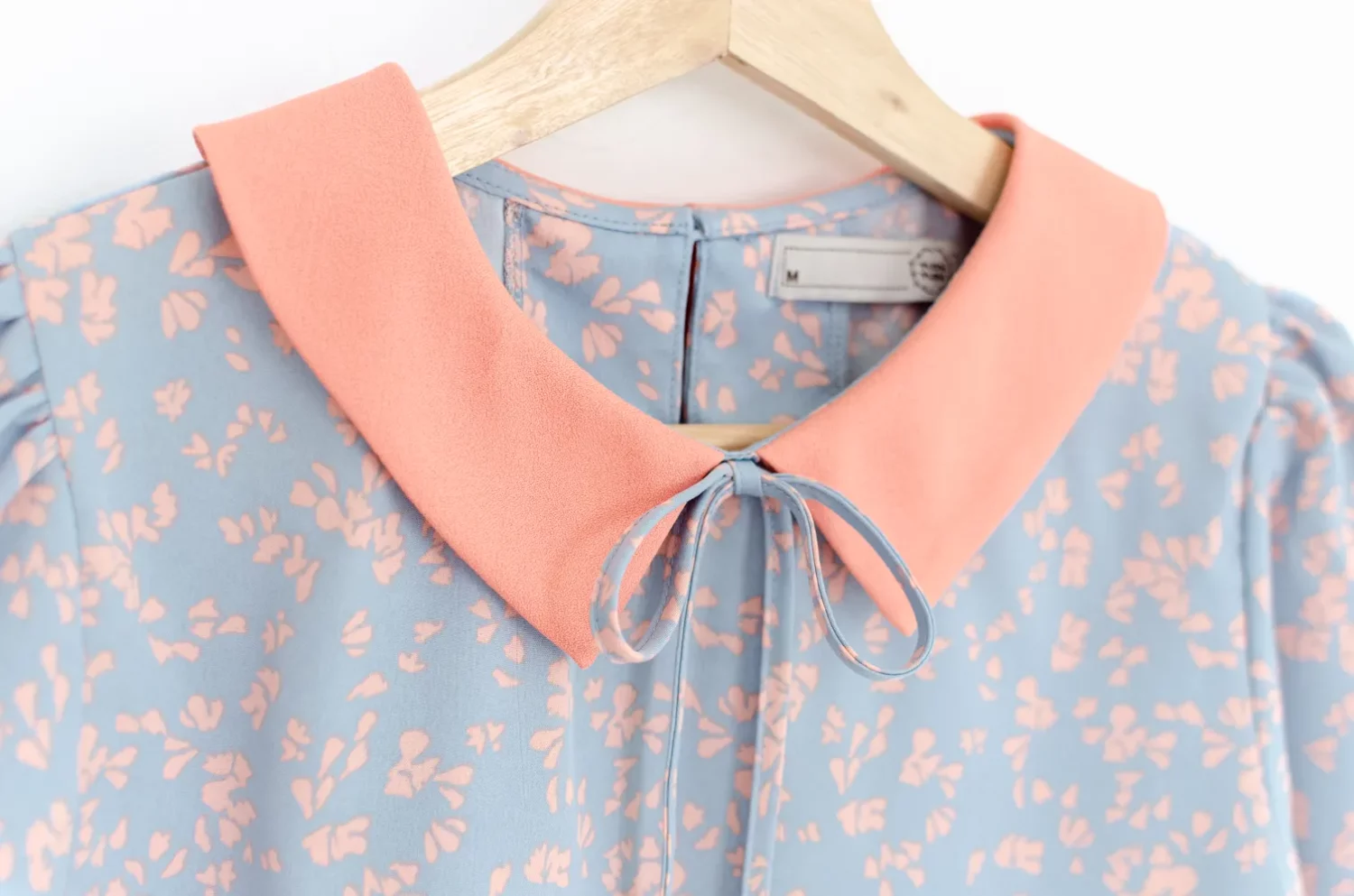 Alternative view of MT6301 Point Collar Bow Blouse – Blue-Coral