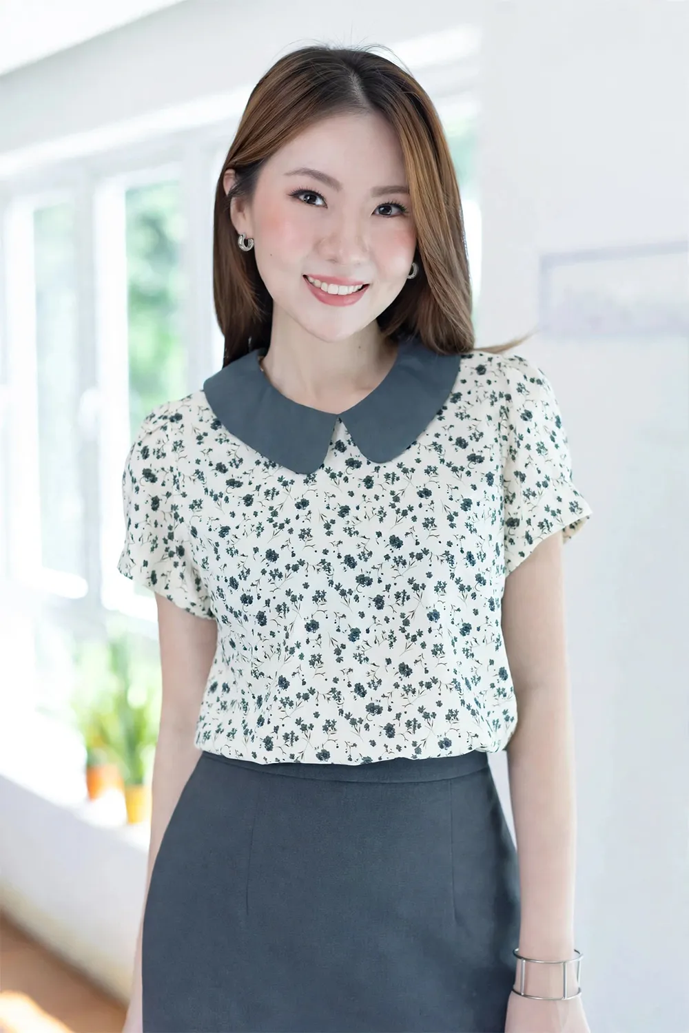 Alternative view of MT0106 Peter Pan Collar Folded Sleeve Floral Blouse – White-Grey