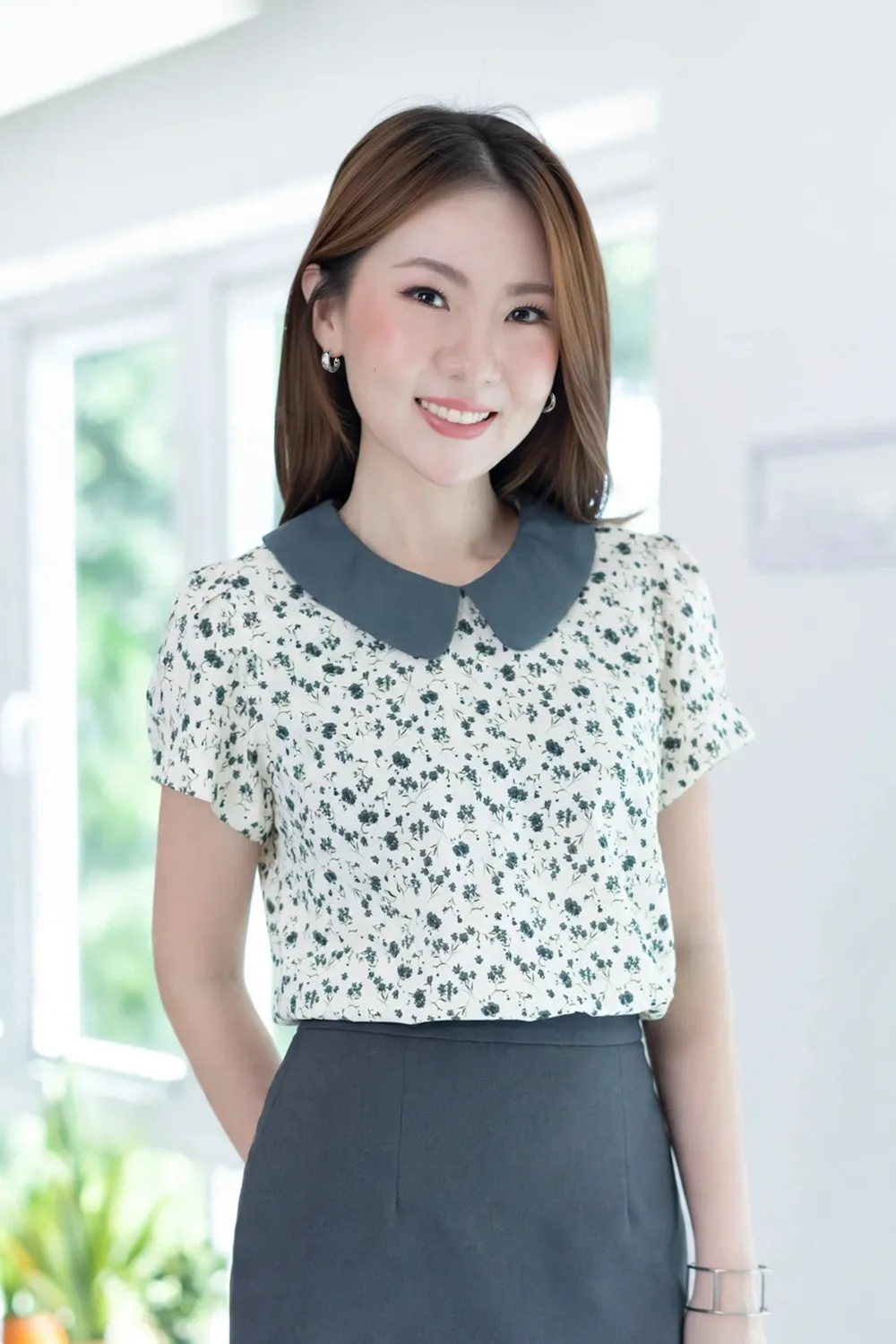 MT0106 Peter Pan Collar Folded Sleeve Floral Blouse – White-Grey