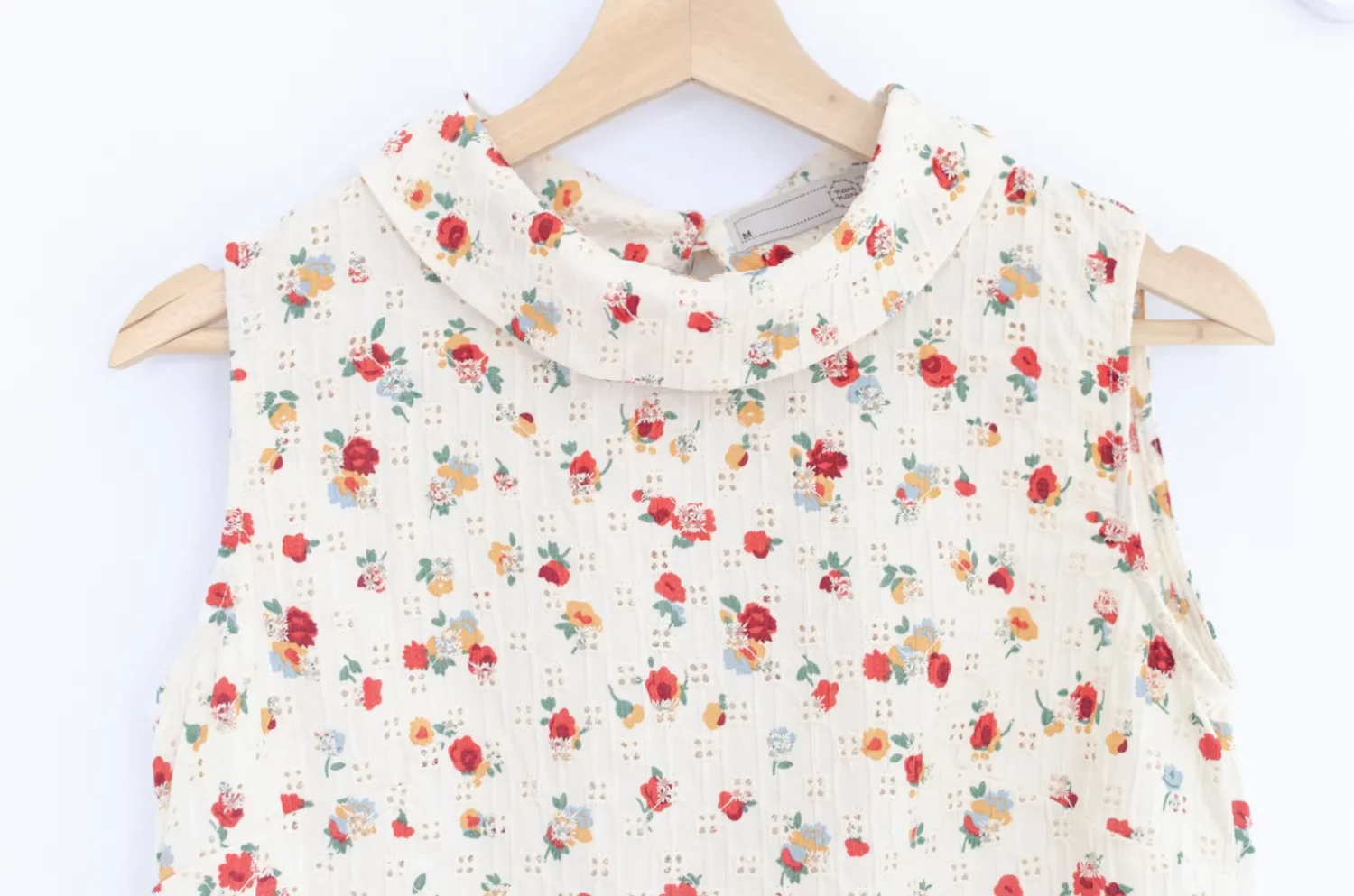 Alternative view of MT5500 Textured High Neck Sleeveless Blouse – Cream-Ruby