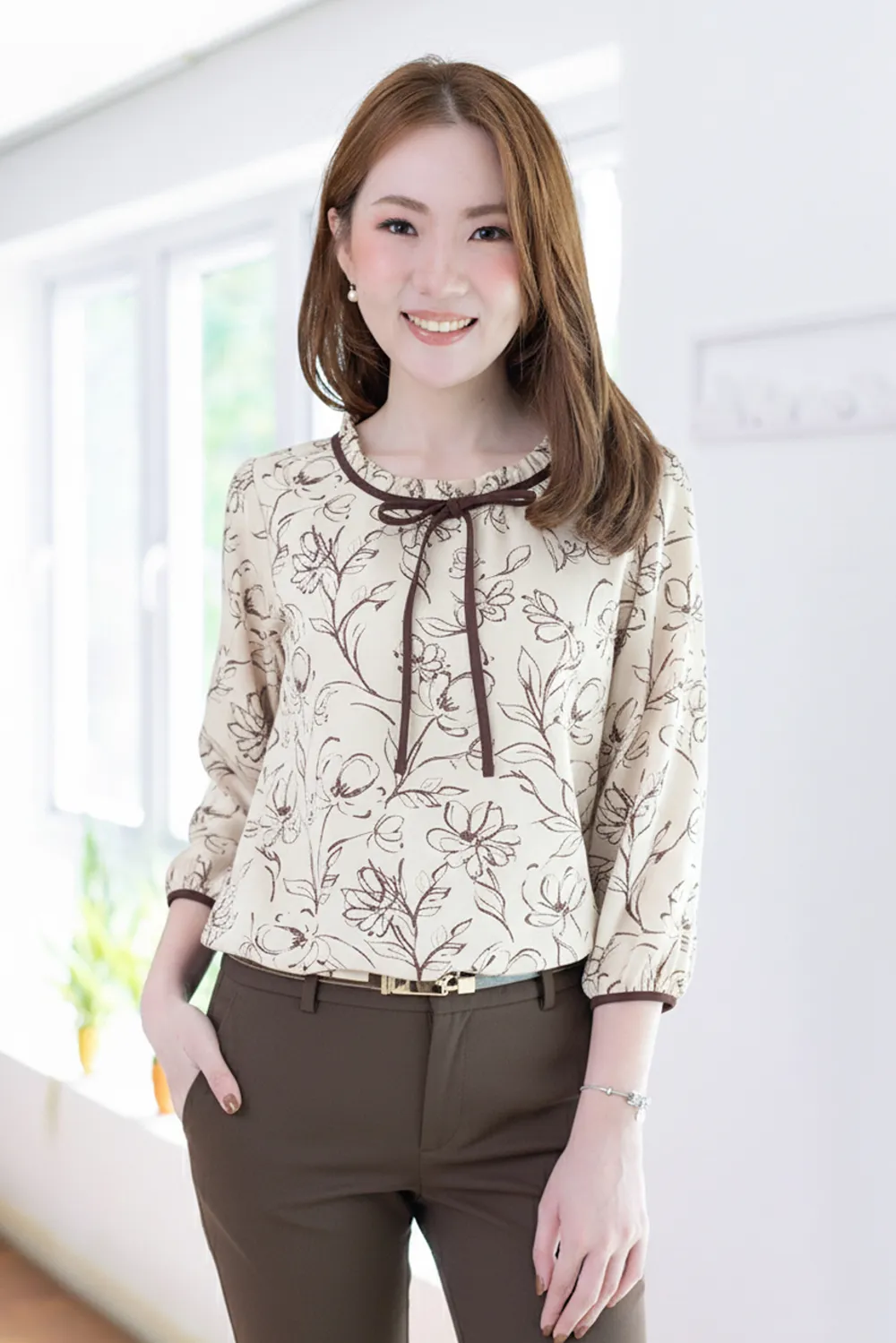 MT4834 Ruff Collar Frangipani Blouse – Cream