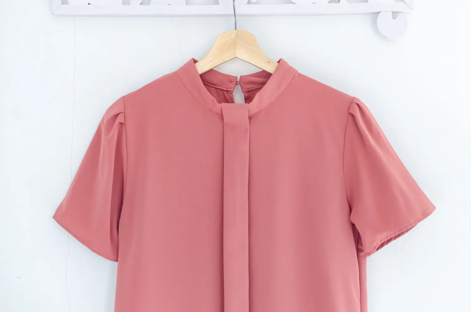 Alternative view of MT5239 Sophie Band Collar Placket Blouse – Brick Lime