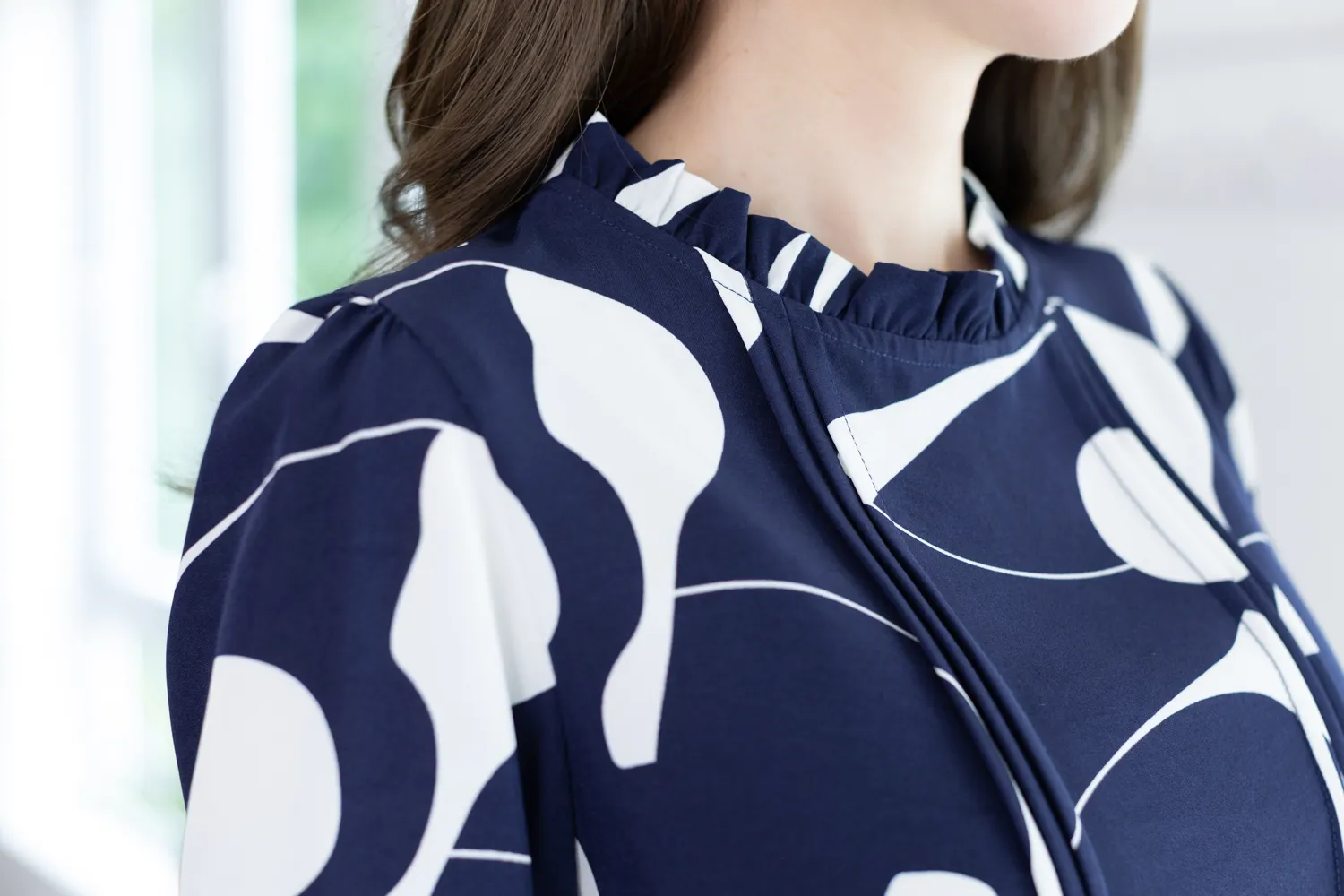 Alternative view of MT0431 Ruff Collar Pintuck Bow Blouse – Navy Blue