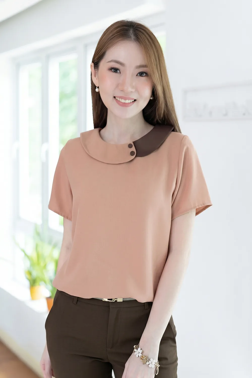 MT6401 Contrast Collar Buttoned Blouse – Brown