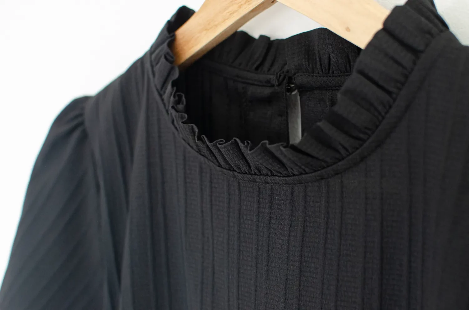 Alternative view of NT2404 Ruff Collar Lacey Textured Blouse – Black
