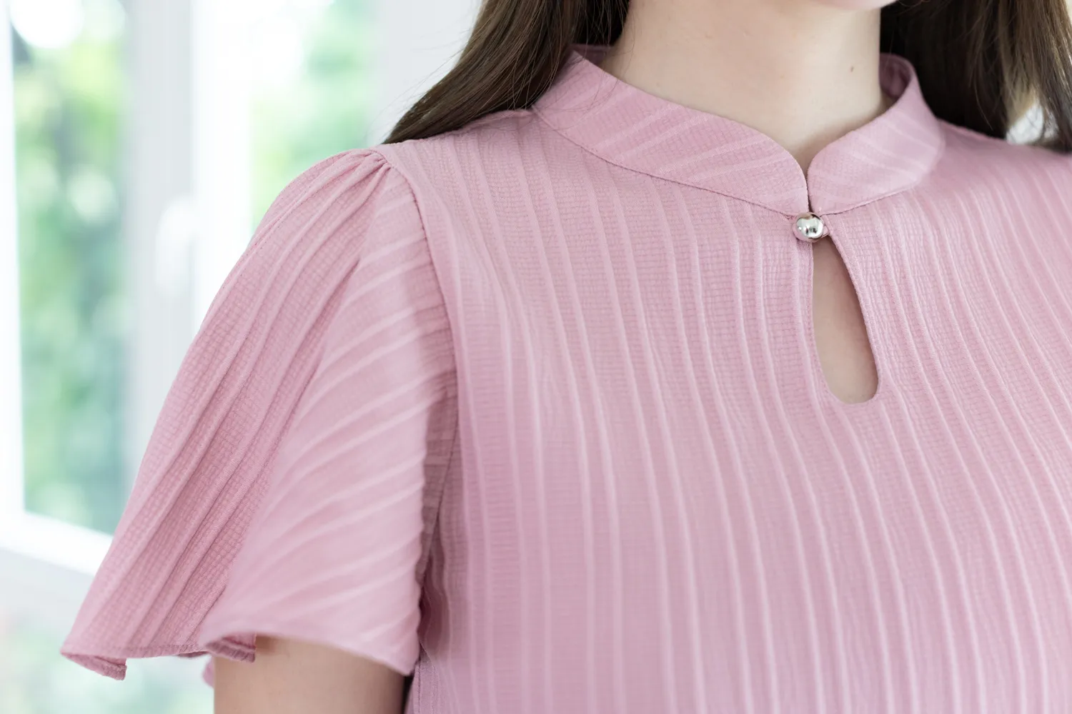 Alternative view of MT5941 Front Keyhole Butterfly Sleeve Blouse – Textured Pink