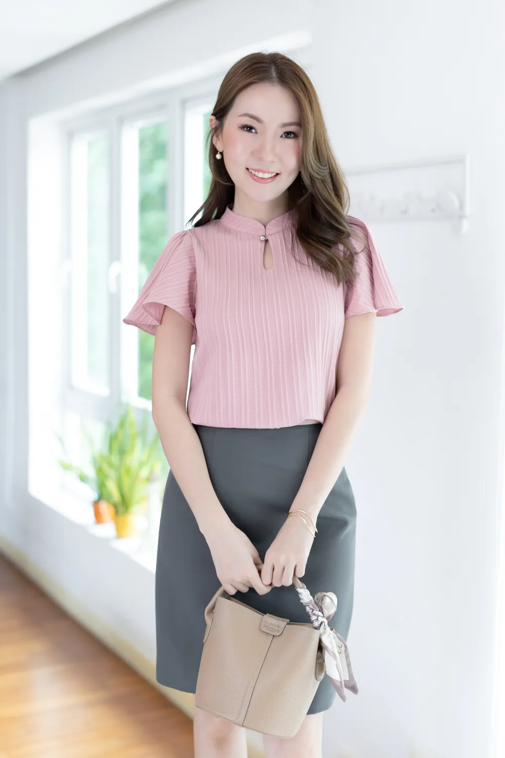 MT5941 Front Keyhole Butterfly Sleeve Blouse – Textured Pink - Image 5