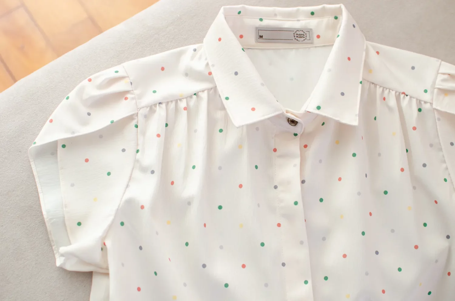 Alternative view of MN0222 Polka Dot Petal Sleeve Shirt – Vanilla