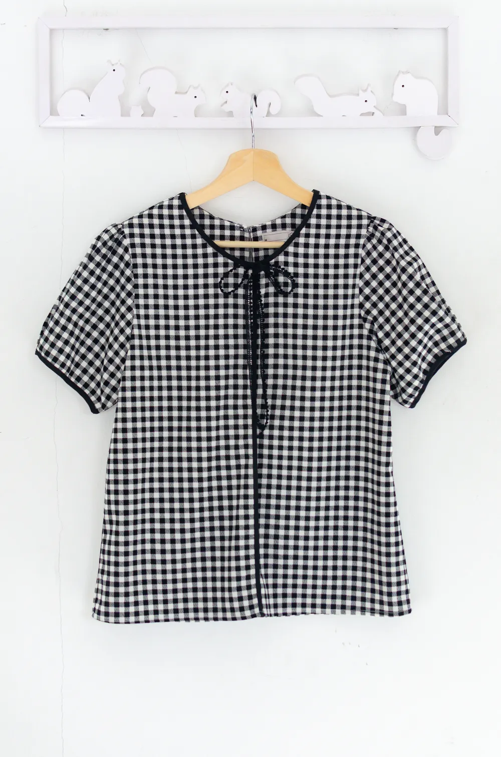 MT1556 Gingham Crinkled Bow Blouse – Black - Image 3