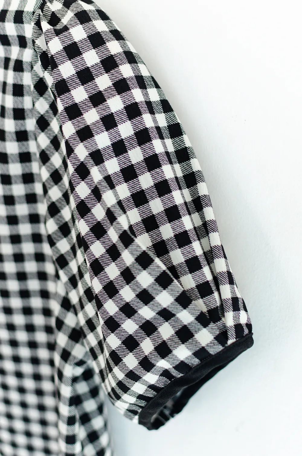 MT1556 Gingham Crinkled Bow Blouse – Black - Image 3