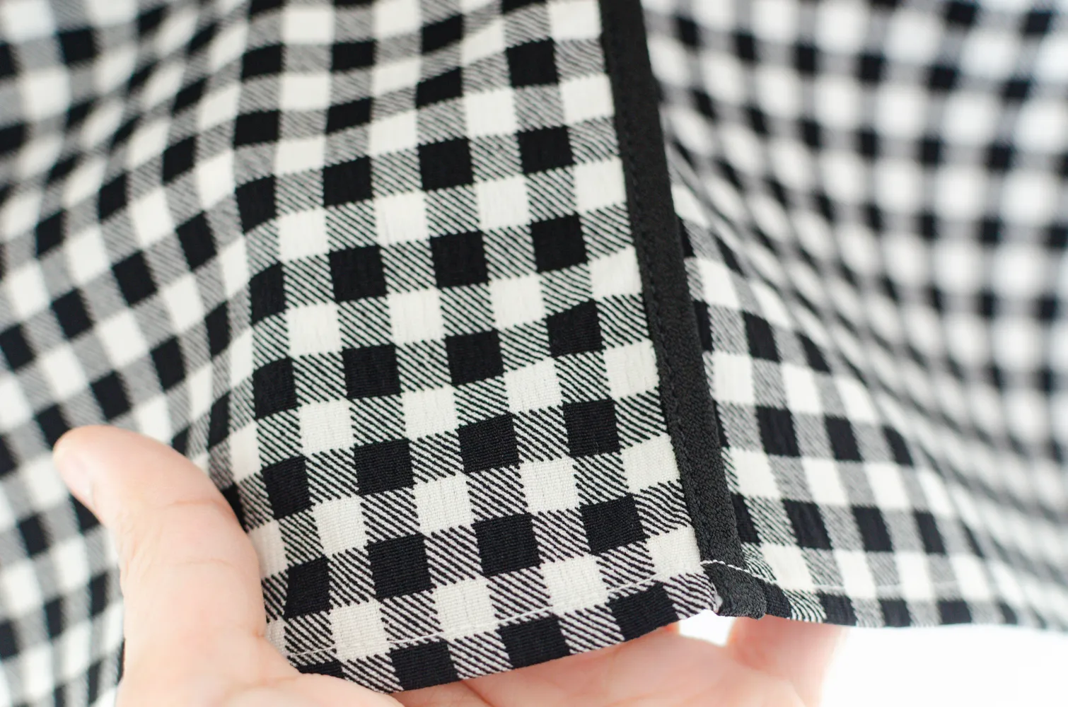 MT1556 Gingham Crinkled Bow Blouse – Black - Image 4