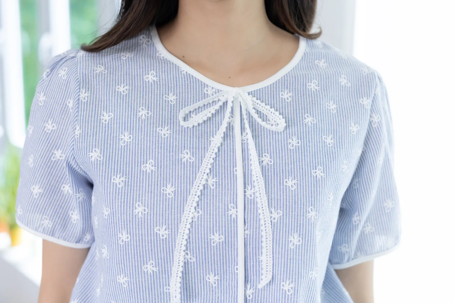 Alternative view of MT1556 Striped Cotton Bow Blouse – Blue
