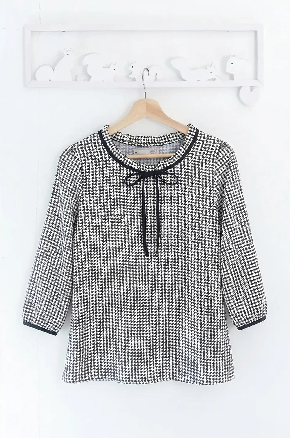 Alternative view of MT4834 Ruff Collar Shinori Blouse – White