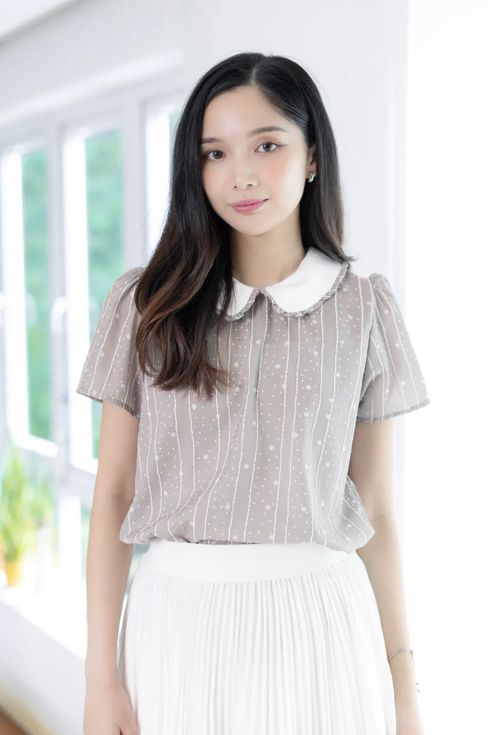 MT7101 Frill Peter Pan Collar Dot Blouse – Gauzy Taupe