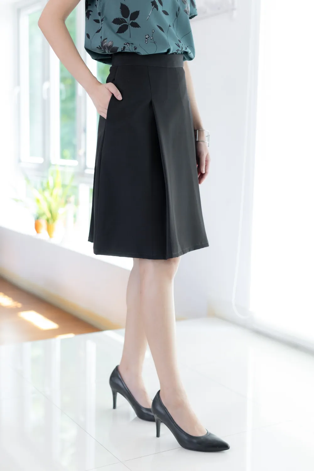 Alternative view of PK04 Pleated A-line Skirt – Black