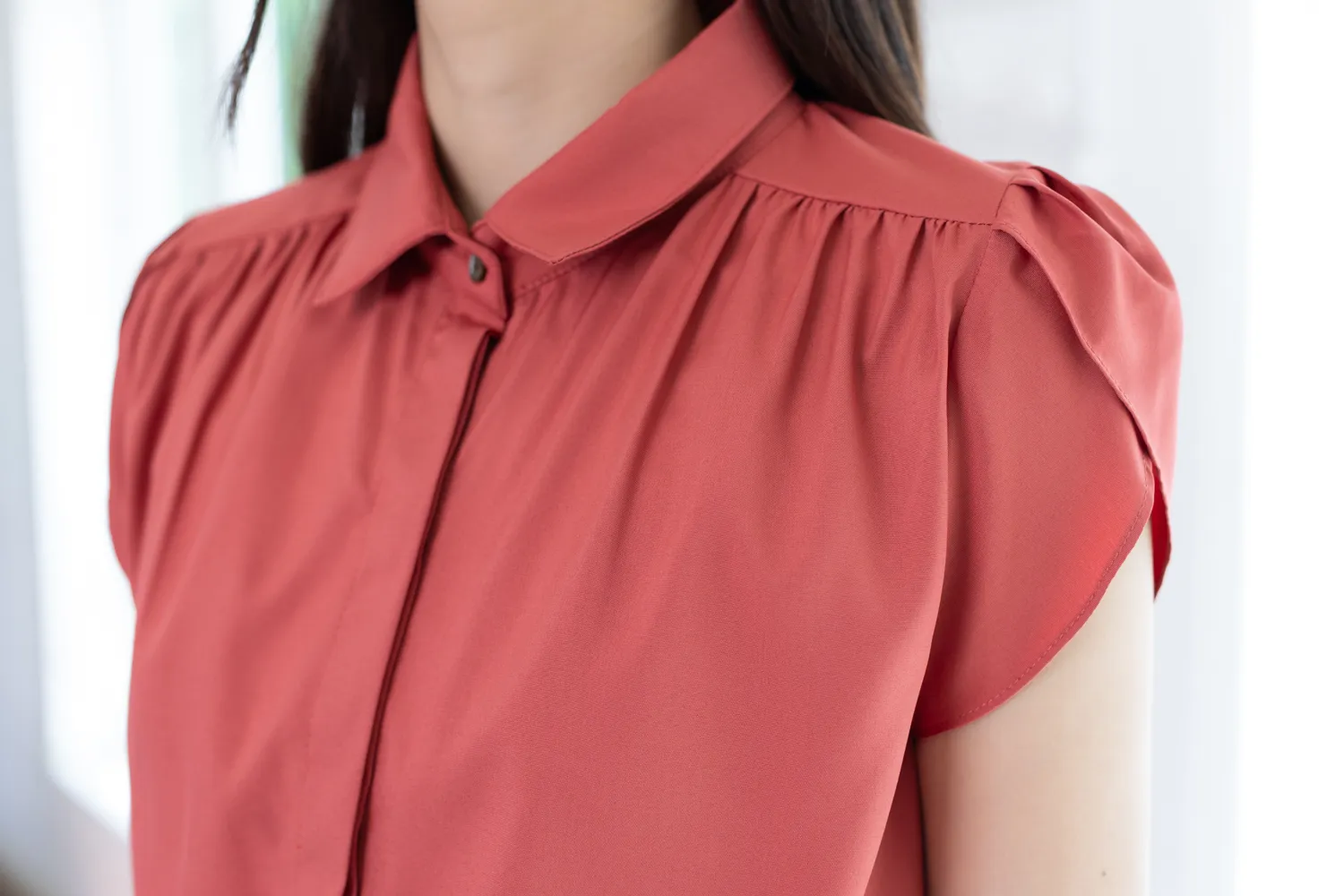 Alternative view of MN0222 Petal Sleeve Shirt – Persimmon