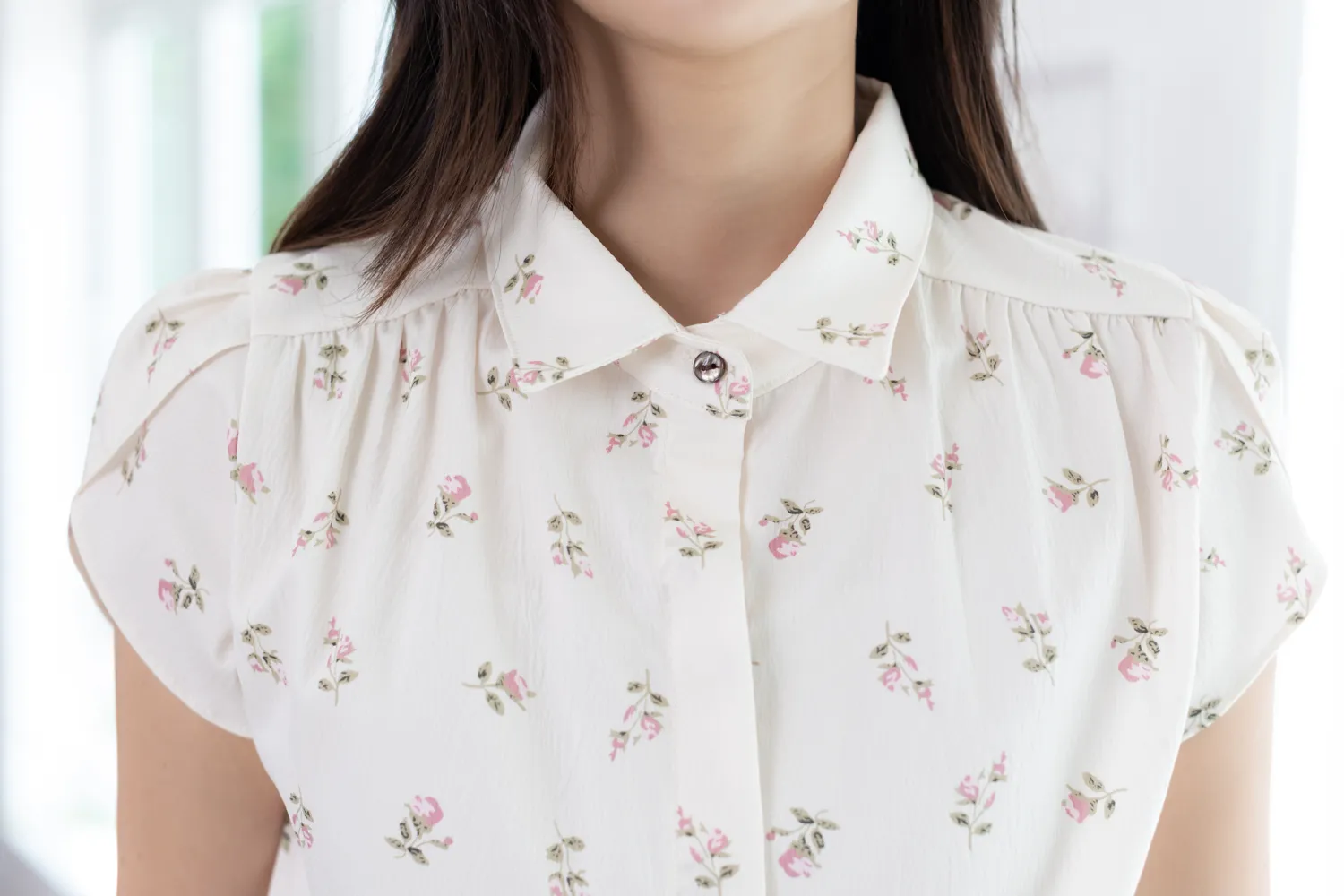 Alternative view of MN0222 Rosie Petal Sleeve Shirt – Vanilla