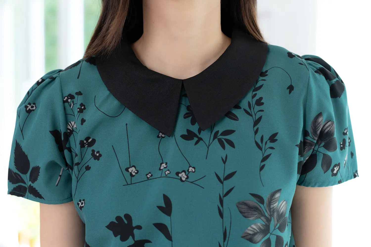 Alternative view of MT1301 Point Collar Twig Blouse – Teal Green