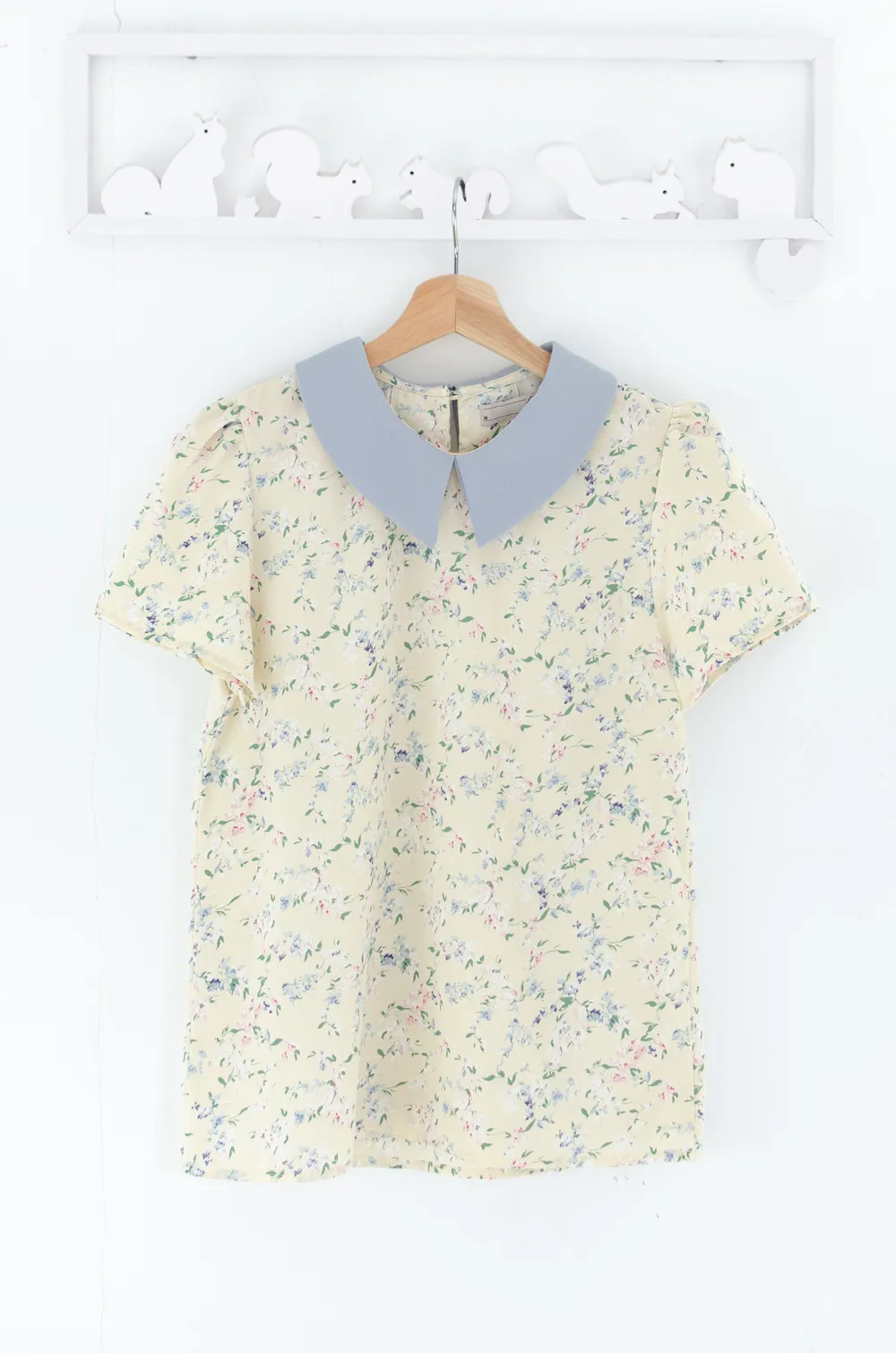 MT1301 Point Collar Floral Blouse – Butter Yellow - Image 3