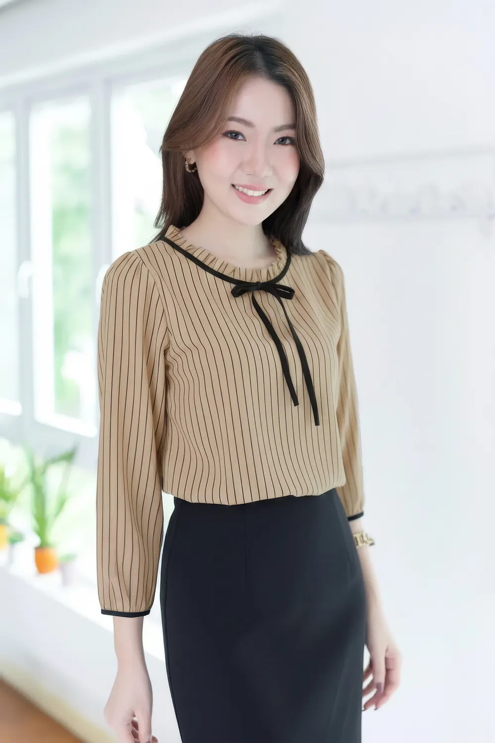 MT4834 Ruff Collar Stripe Blouse – Latte