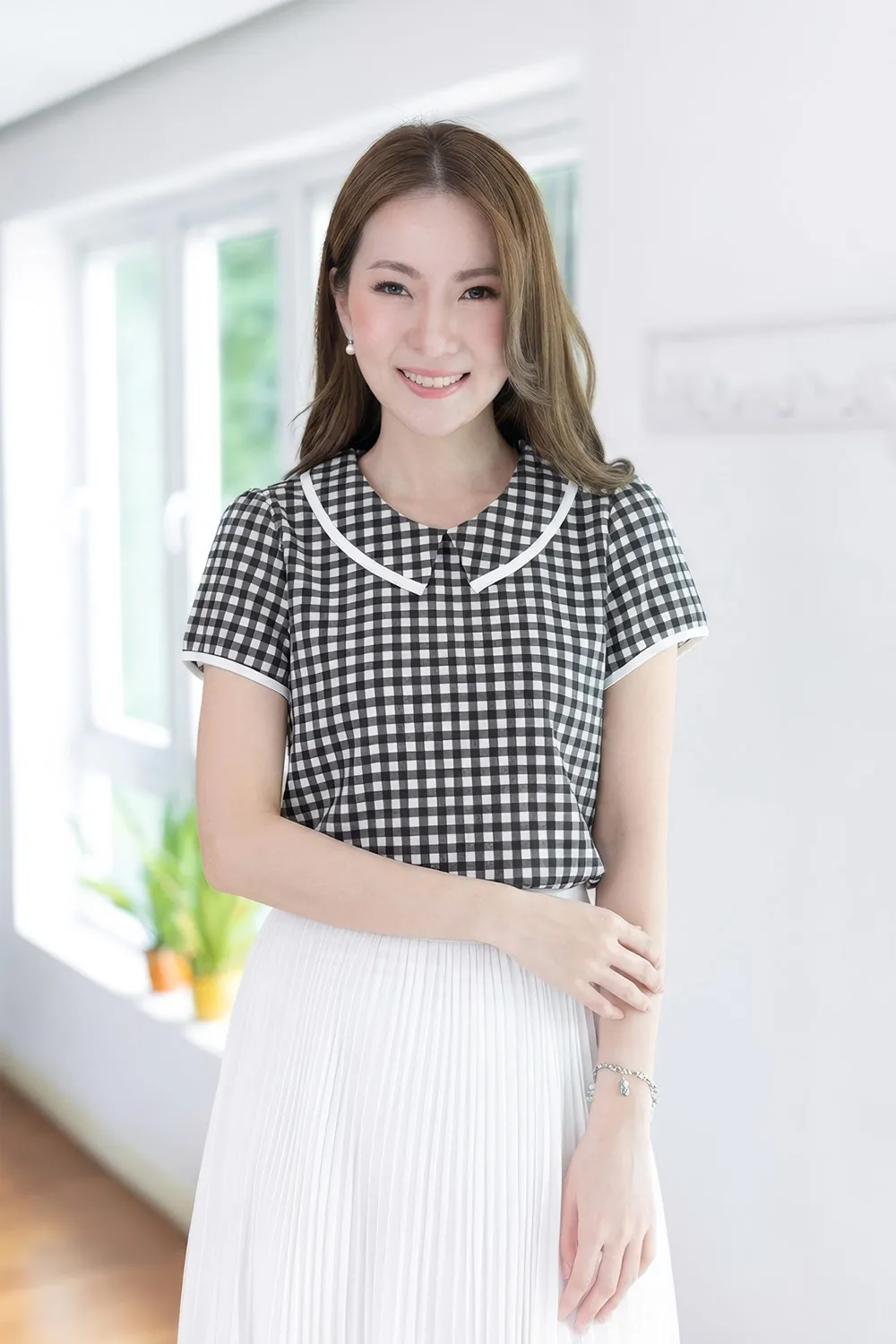 MT6610 Point Collar Gingham Blouse – Black