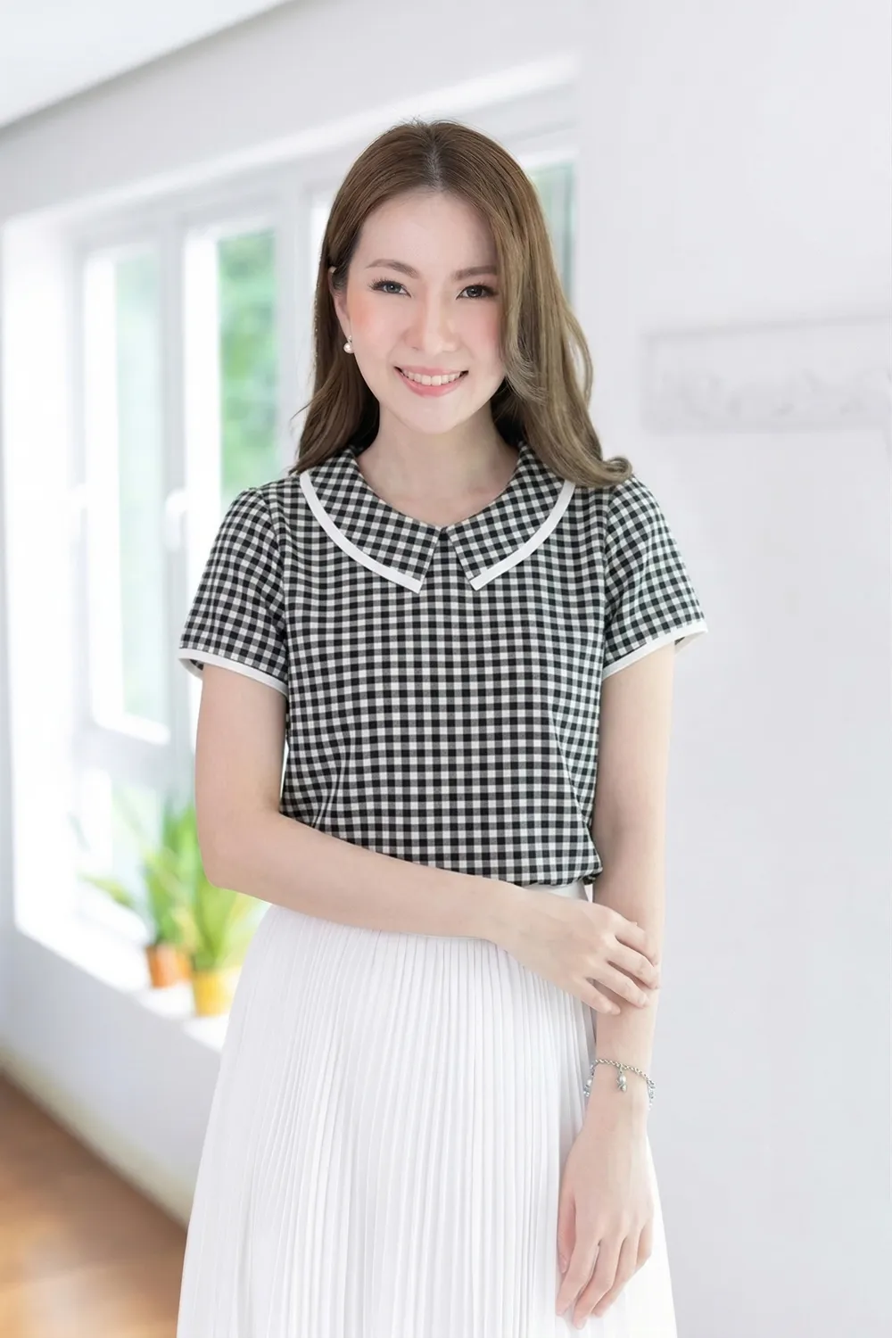 MT6610 Point Collar Gingham Blouse – Black