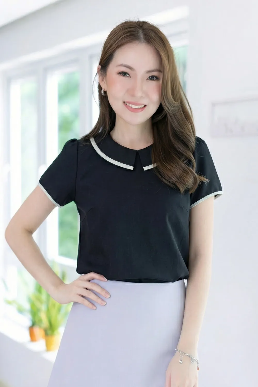 MT6610 Point Collar Blouse – Black