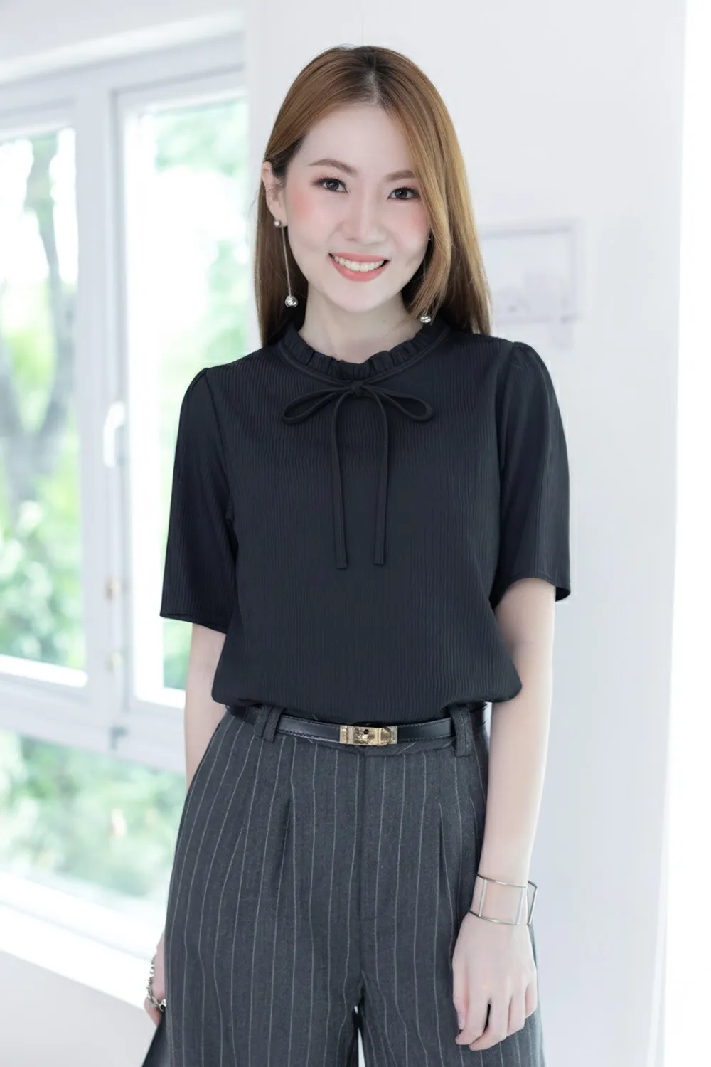 MT6752 Ripla Ruff Bow Collar Blouse – Black