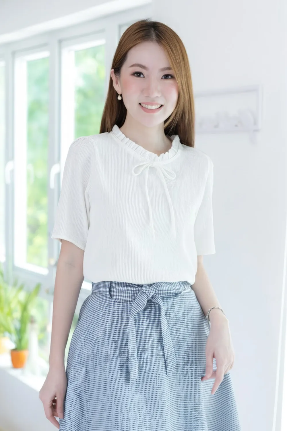 MT6752 Ripla Ruff Bow Collar Blouse – White