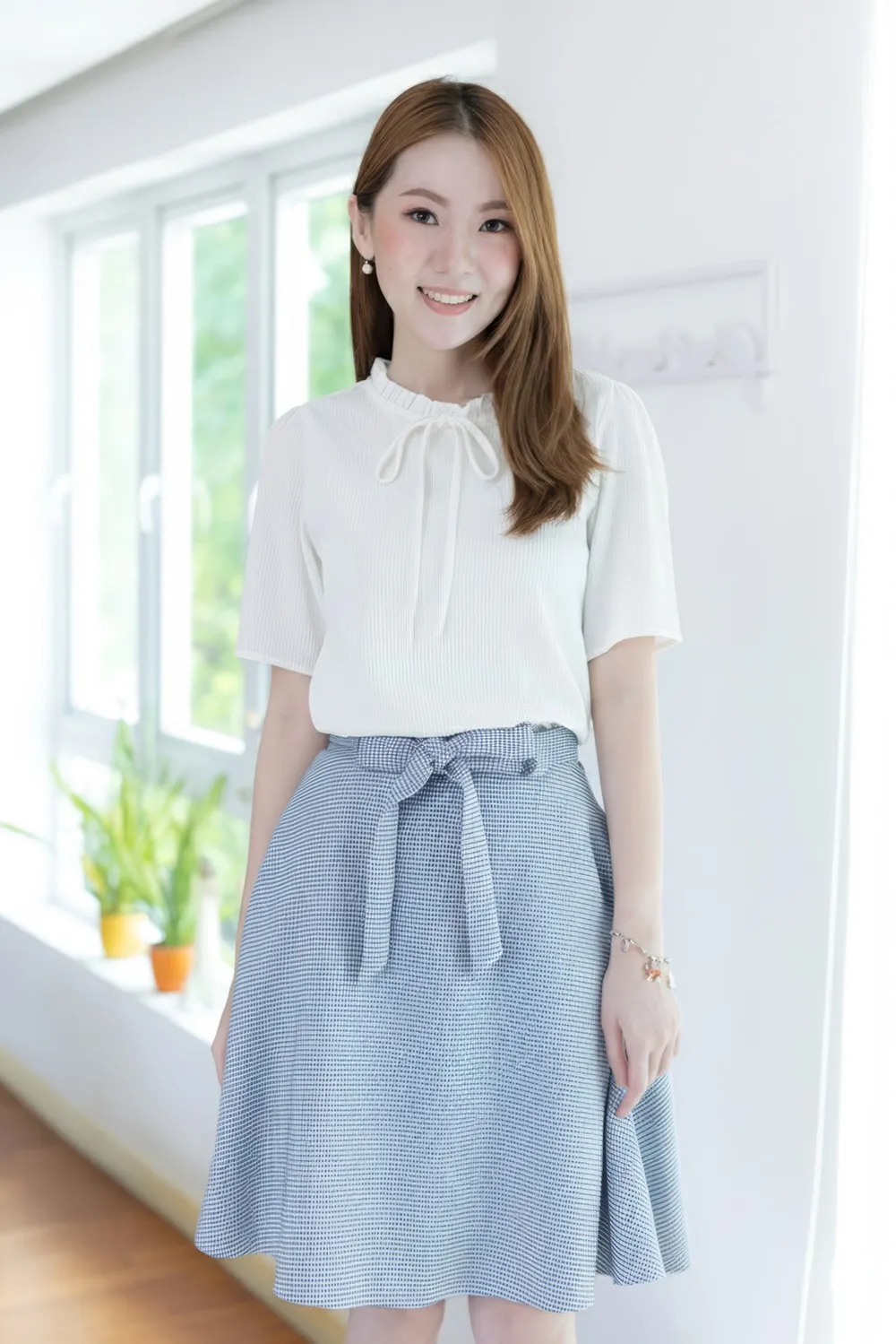 Alternative view of MT6752 Ripla Ruff Bow Collar Blouse – White