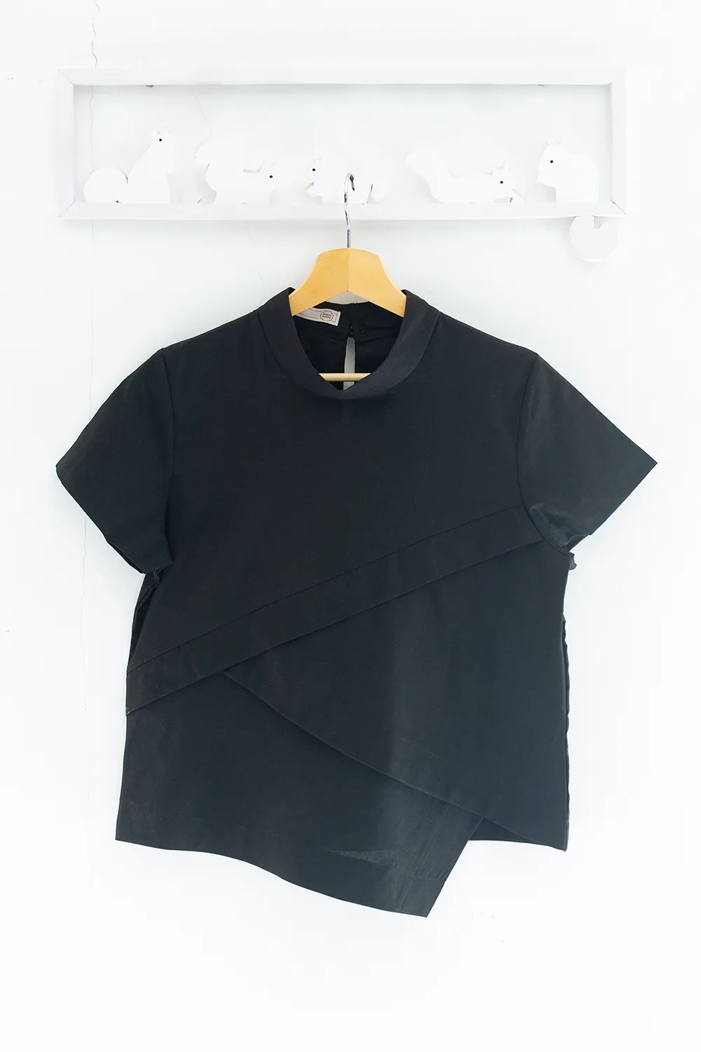 Alternative view of NT1746 Slope Cotton Blouse – Black