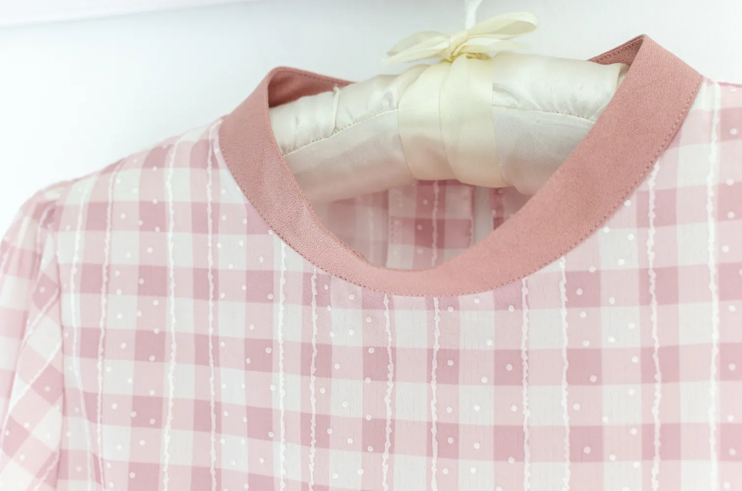 NT2519 Band Collar Icing Blouse – Gauzy Pink - Image 3