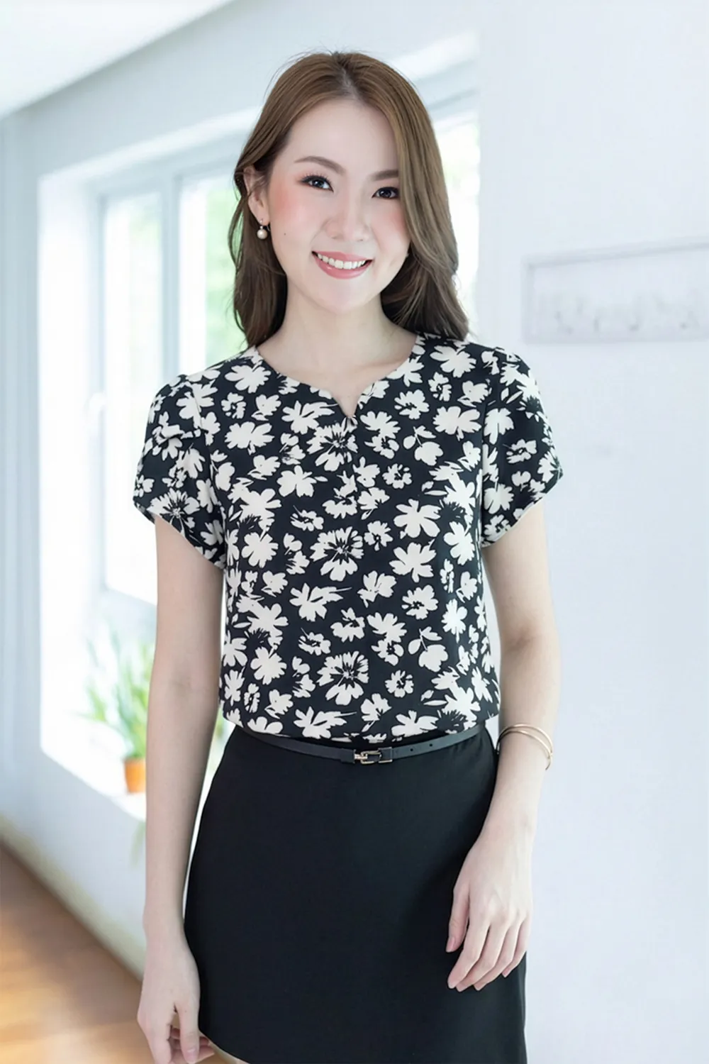 MT0202 Flower Petal Sleeve Blouse – Black