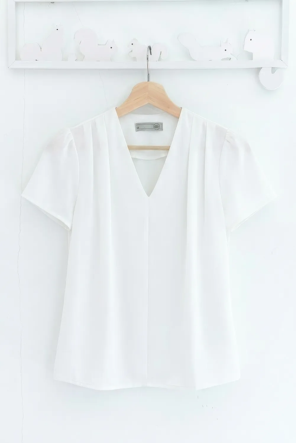 Alternative view of MT0601 V-Collar Sophie Blouse – White