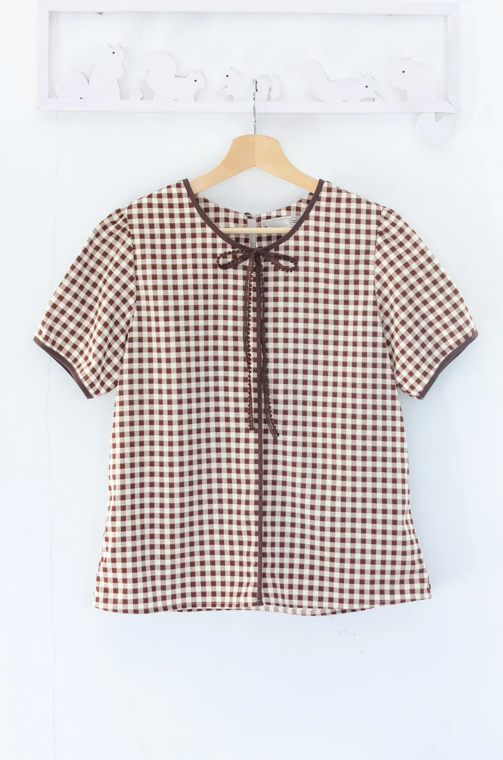 MT1556 Gingham Crinkled Bow Blouse – Brown