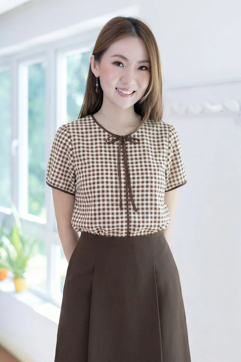 MT1556 Gingham Crinkled Bow Blouse – Brown