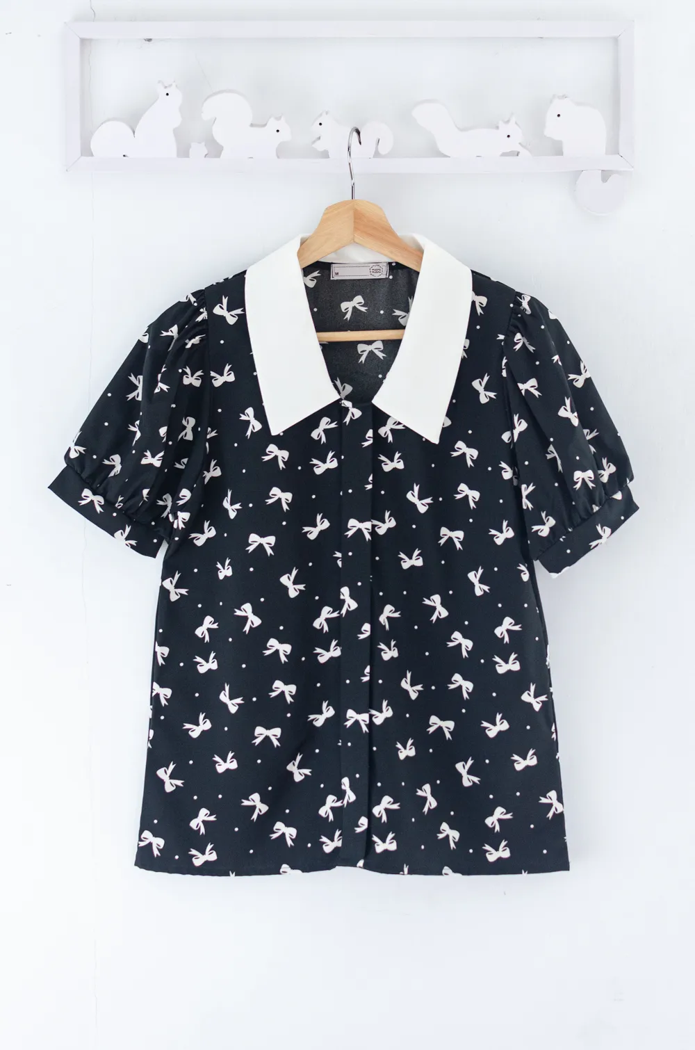 Alternative view of MT2604 Bow Print Point Collar Placket Blouse – Black