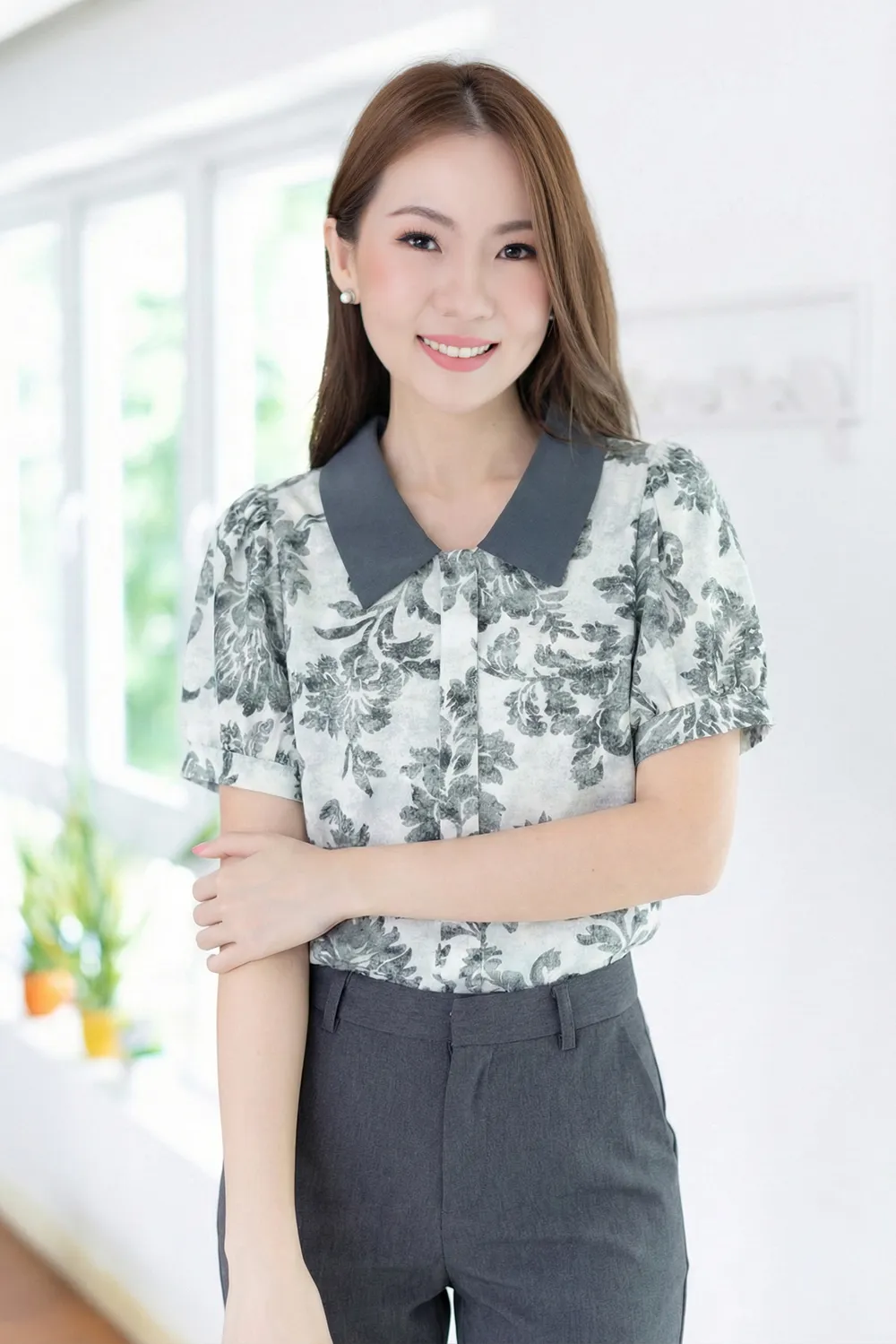 MT2604 Point Collar Placket Blouse – Foggy White