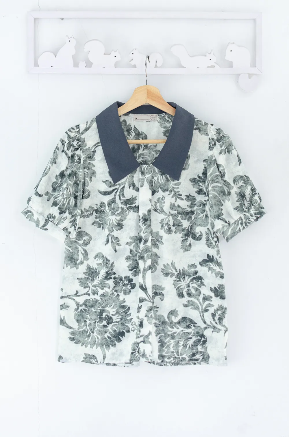 Alternative view of MT2604 Point Collar Placket Blouse – Foggy White