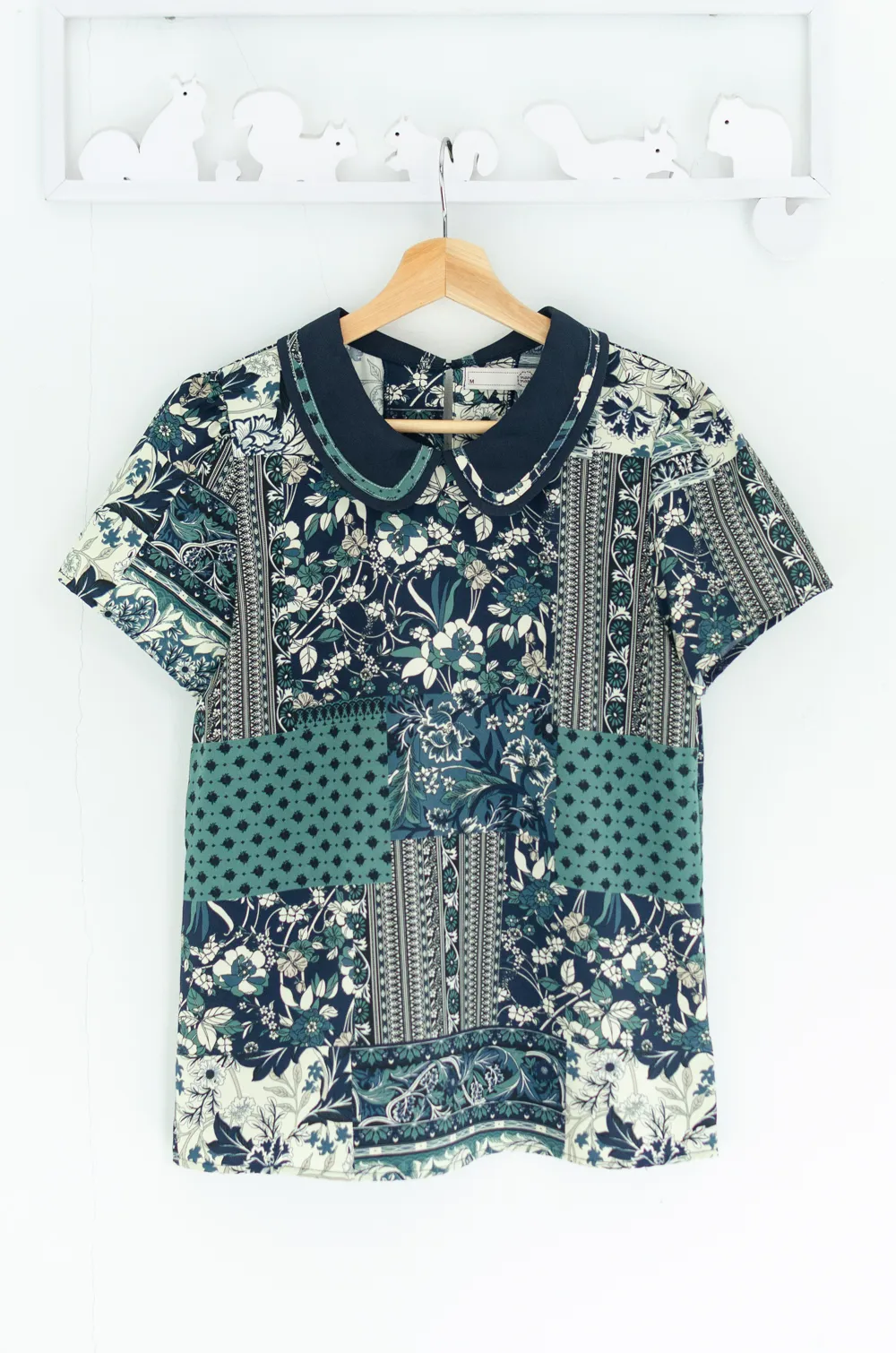 MT4101 Trimmed Peter Pan Collar Blouse – Green Botanic Patch - Image 3