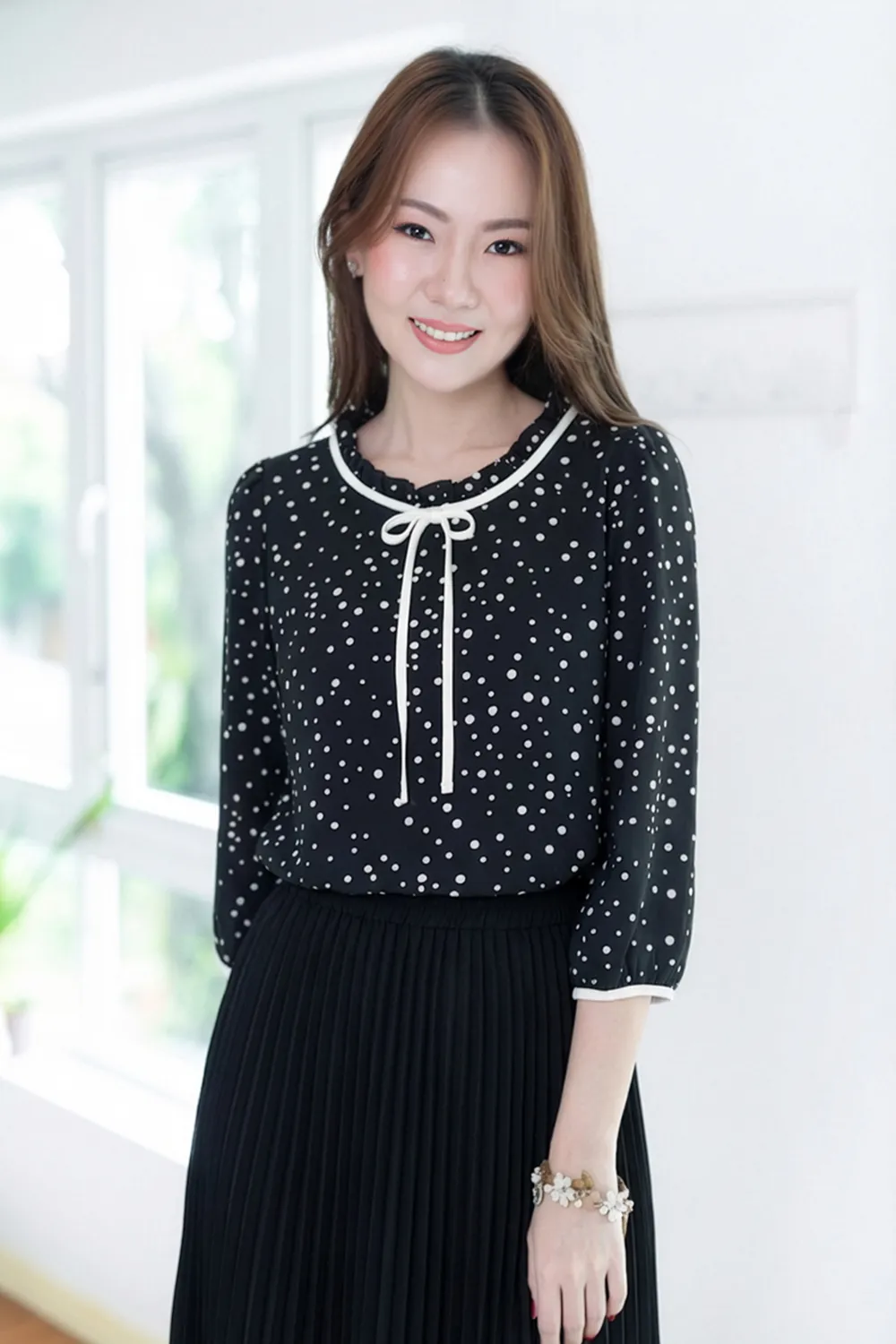MT4834 Ruff Collar Dot Blouse – Black
