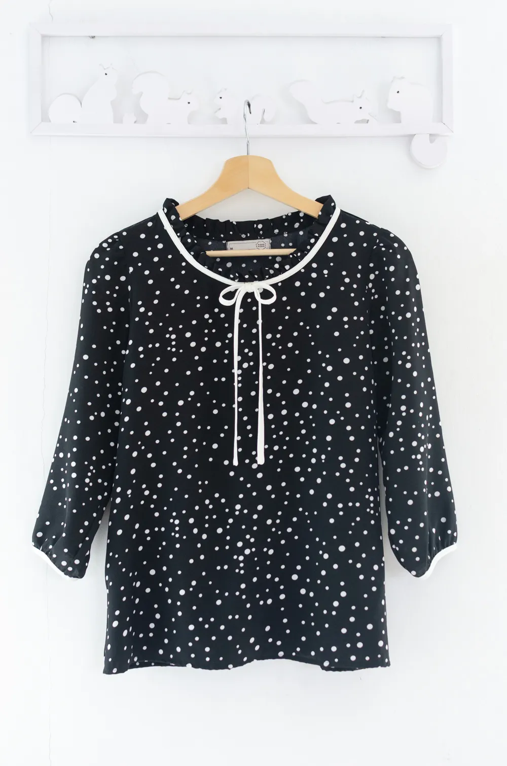 Alternative view of MT4834 Ruff Collar Dot Blouse – Black