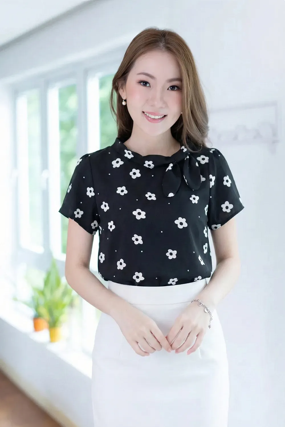 MT5139 Daisy Side Bow Blouse – Black